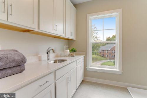 920 Darton Dr, Alexandria VA 22308-2021 exterior