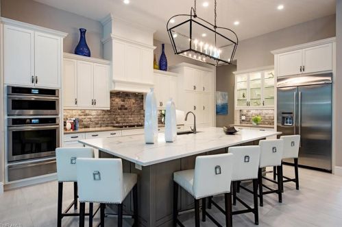 179 Mahogany Dr, Naples FL 34108-2926 exterior