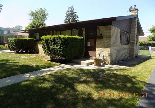 2310 Jackson St, Waukegan IL 60087-3937 exterior