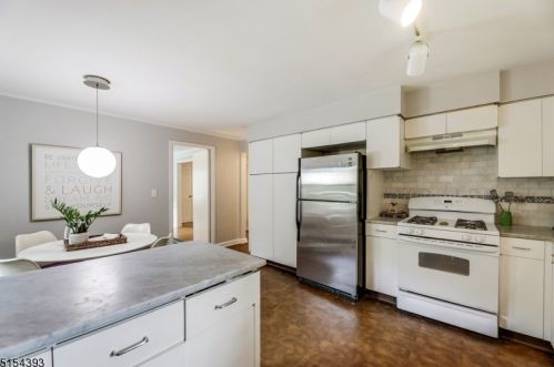 14 Lewis Dr, Maplewood NJ 07040-1005 exterior