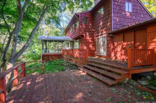 5 Huckleberry Dr, Norwalk CT 06850-1703 exterior