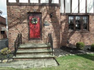 3945 Bushnell Rd, Cleveland OH  44118-3113 exterior