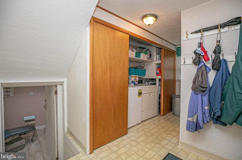 66 Red Lion Rd, Huntingdon Valley PA 19006-6436 exterior