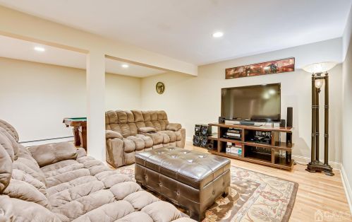 21 Southfield Rd, Edison NJ 08820-3141 exterior