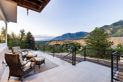 9093 Cyn Gate Cir, Sandy UT 84093-3807 exterior