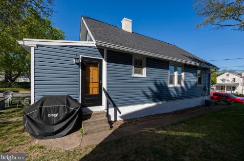 697 Hanover St, Pottstown PA 19464-4519 exterior