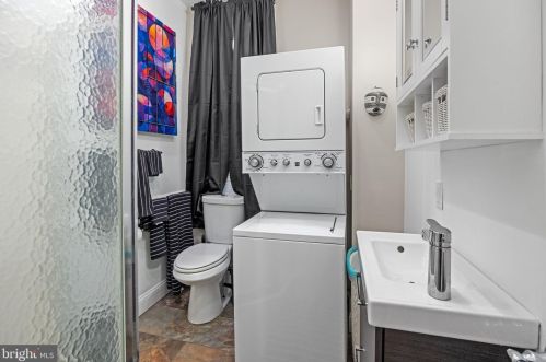 703 6 St, Philadelphia PA 19140-2539 exterior