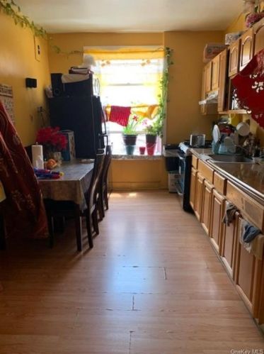 1243 Wheeler Ave, Bronx NY 10472-2391 exterior