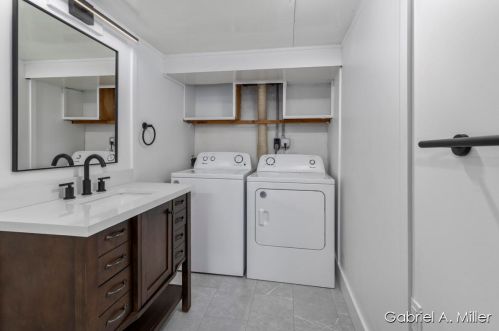 745 Cricklewood St, Wyoming MI exterior