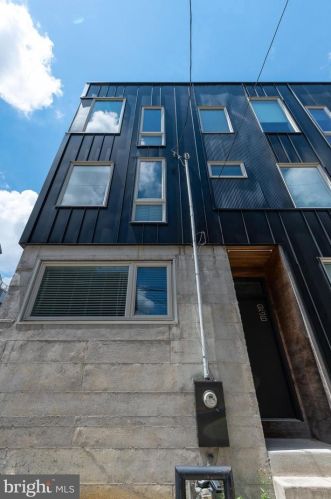 936 Leithgow St, Philadelphia PA 19123-1440 exterior