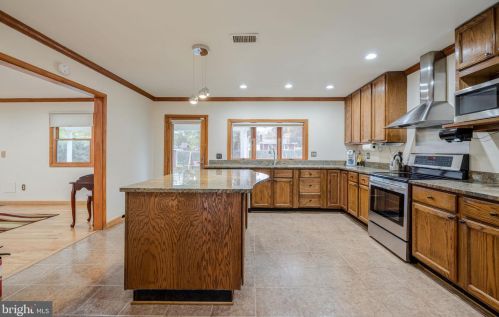 3405 Sunny Vw, Alexandria VA 22309-1911 exterior