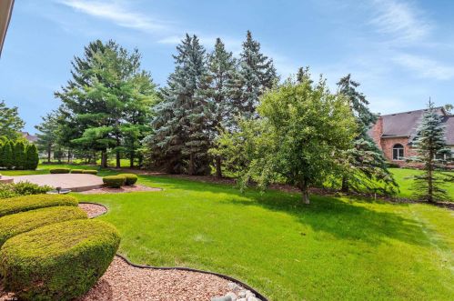 16820 Renee Dr, Macomb Township MI 48042-2324 exterior