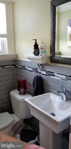 8120 Wyndam Rd, Camden NJ 08109-3221 exterior