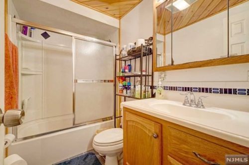 450 Kipp Ave, Hasbrouck Heights NJ 07604-1217 exterior