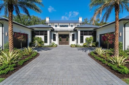 823 Bentwood Dr, Naples, FL 34108-8204