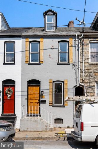 10 Locust St, Lancaster PA  17602-3608 exterior