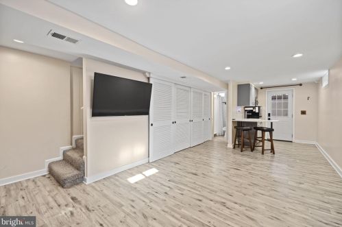 6811 Radcliffe Dr, Alexandria VA 22307-1541 exterior