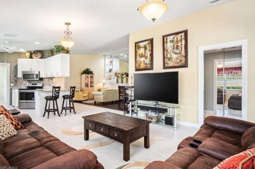 5045 Kingston Way, Naples FL 34119-9542 exterior