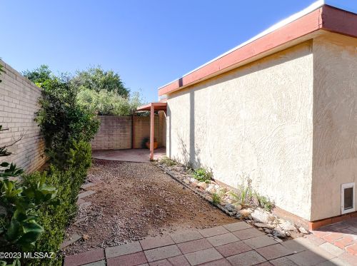 5694 Camino De La Noche, Tucson AZ  85718-4421 exterior