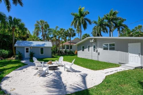 1315 Sandpiper St, Naples FL 34102-1508 exterior