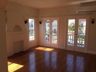 1114 Cloverdale Ave, Los Angeles CA  90019-6741 exterior