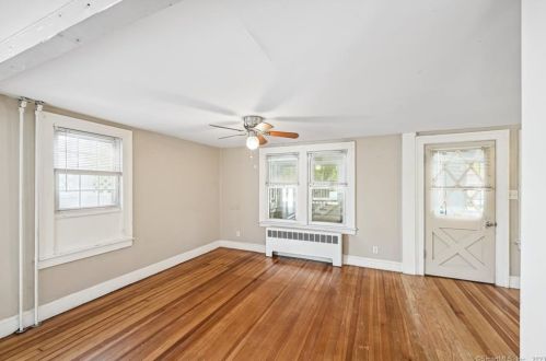 43 St, Windsor Locks CT 06096-1357 exterior