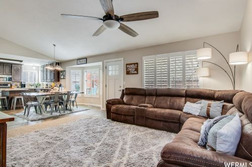 9178 Teton Est Dr, Taylorsville UT 84088-2311 exterior