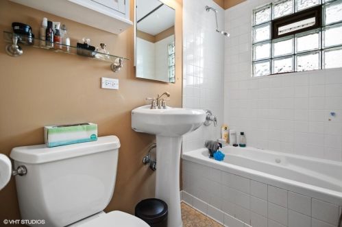 3636 Dickens Ave, Chicago IL 60647-3619 exterior