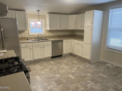 602 Ada Ave, Meskegon, MI 49442-3904