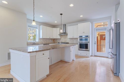 738 Bluemont Ave, Alexandria, VA 22301