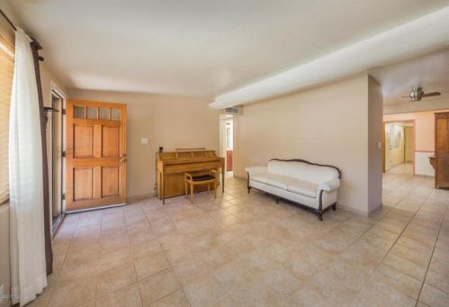 4733 27th St, Tucson, AZ 85711-6410