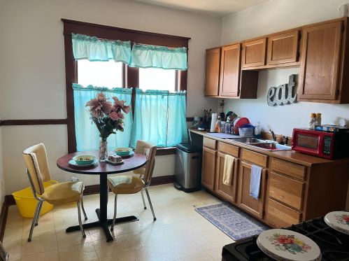 2222 Finn Pl, Milwaukee WI 53206-1338 exterior