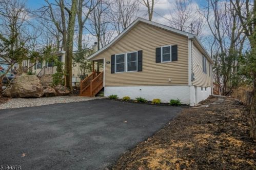 58 Tufts Trl, Hopatcong NJ  07843-1131 exterior