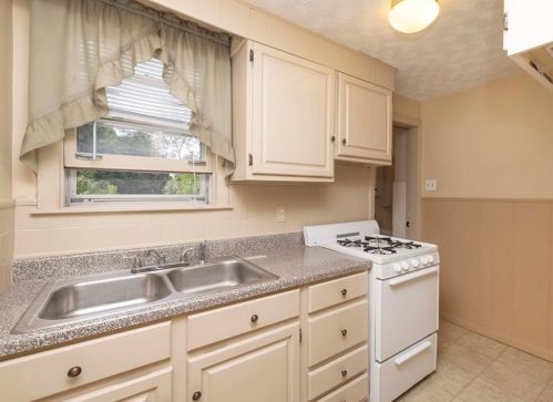 12 Kilmer Ave, Taunton MA 02780-4034 exterior