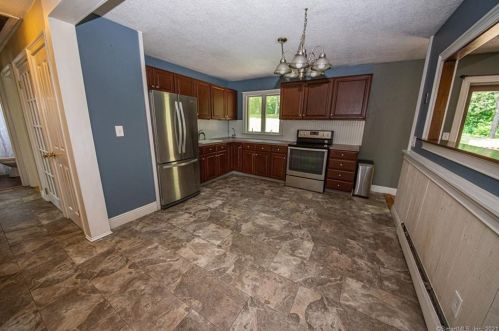 14 Heron Rd, Enfield, CT 06082-4003