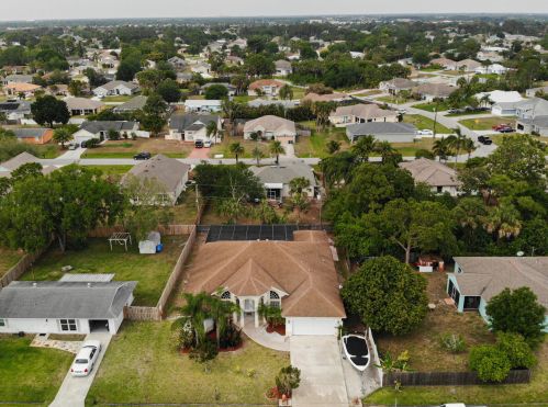 1107 Estaugh Ave, Fort Pierce, FL 34953-1810