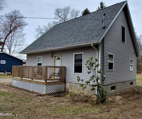 1866 Riv Rd, Meskegon MI 49445-1646 exterior