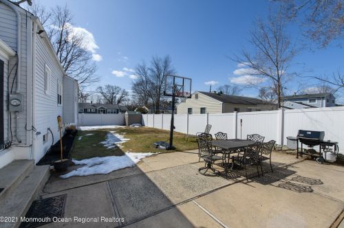 32 Berkshire Rd, Old Bridge NJ 08857-1601 exterior