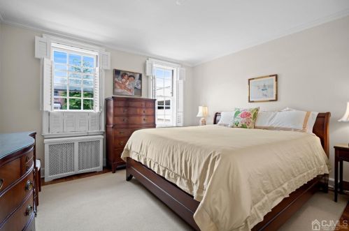 25 Palmer Sq, Princeton NJ 08542-3723 exterior