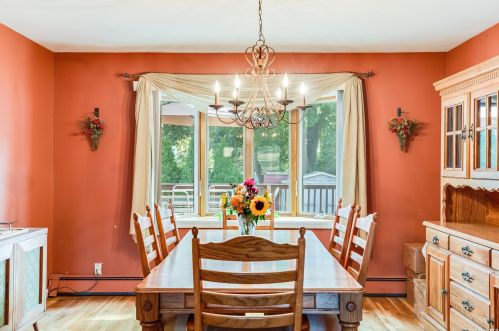 40 Kent Rd, Valley Stream NY 11580-3333 exterior