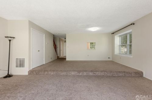 416 Northam Dr, New Brunswick NJ  08902-4238 exterior