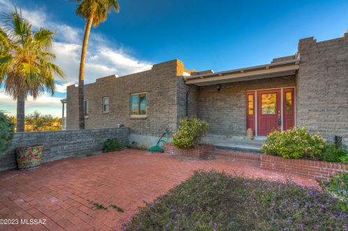 6541 Swan Rd, Tucson AZ  85718-1602 exterior