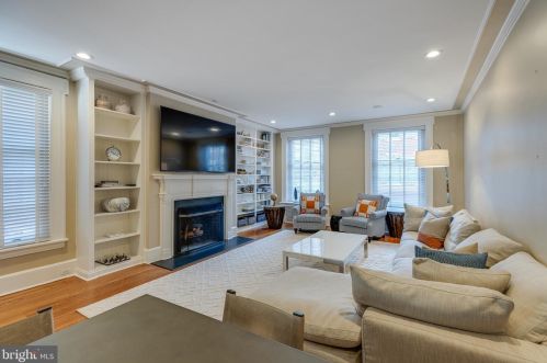 2101 Delancey St, Philadelphia PA 19103-6408 exterior