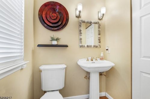 1502 Bayley Ct, Bridgewater NJ  08807-3553 exterior