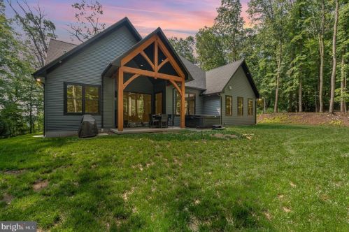 2054 Church Rd, Hummelstown PA exterior