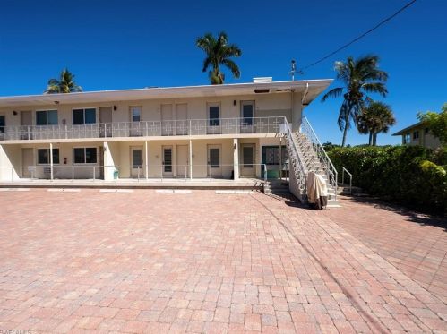 1550 Gulf Shore Blvd, Naples FL 34102-4981 exterior