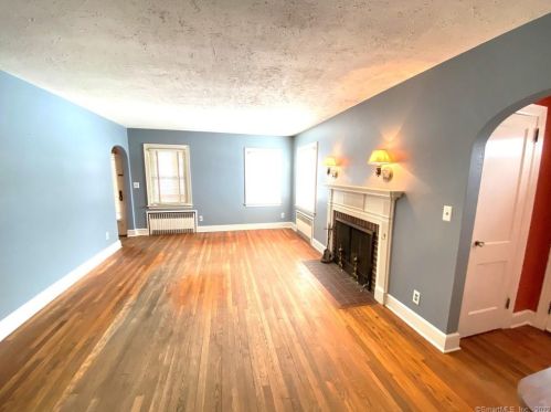 21 Pleasant St, Windsor Locks CT 06096-1439 exterior