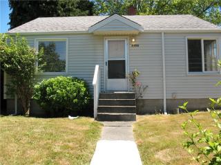 8456 20 Ave, Seattle WA  98125-4121 exterior
