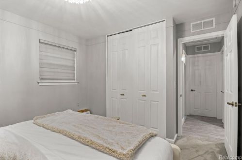 6126 Cambourne Rd, Dearborn Heights MI 48127-3916 exterior