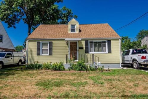 34 Holy Cross St, Springfield, MA 01104-2908